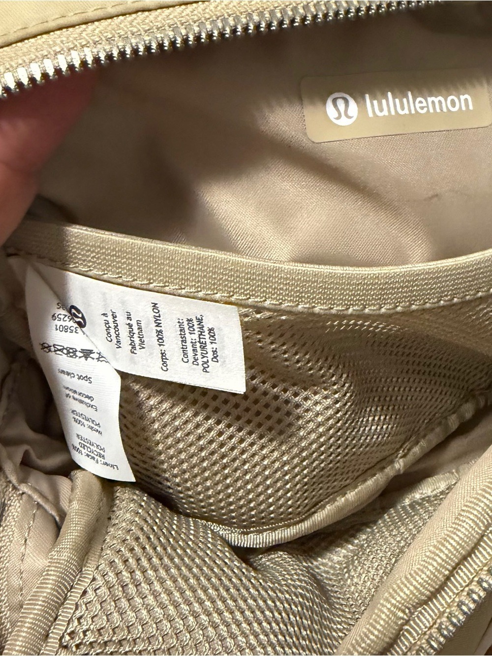 This Lululemon Everywhere Belt Bag 1L beige - Picture 3 of 3